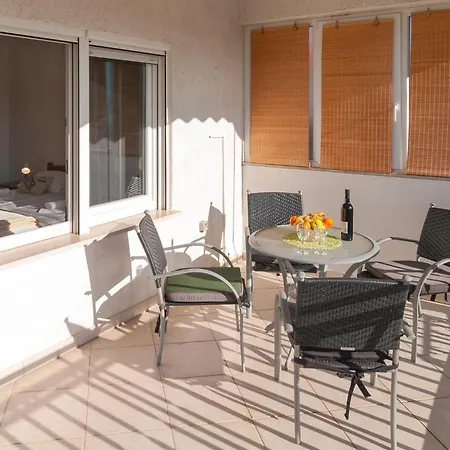 Cozy In With Outdoor Swimming Pool Holiday home *