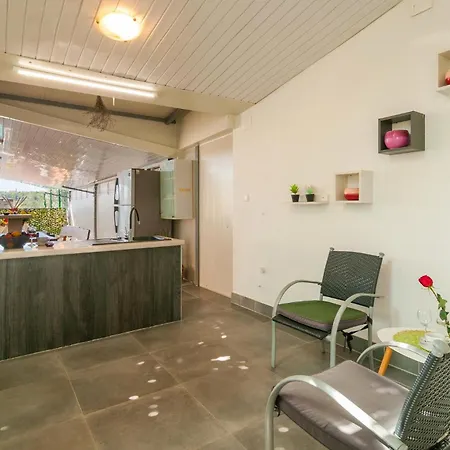 Cozy In With Outdoor Swimming Pool Holiday home *