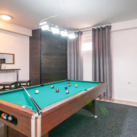 Holiday home Cozy In With Outdoor Swimming Pool