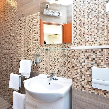 Cozy In With Outdoor Swimming Pool Holiday home Zrnovnica