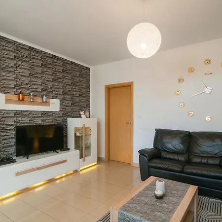 Six-bedroom In *