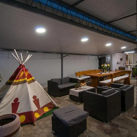 Cozy In With Outdoor Swimming Pool Holiday home