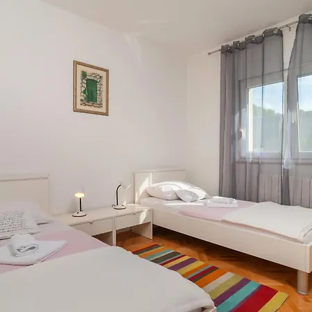 Six-bedroom In *