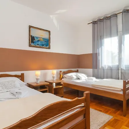 別荘 Six-bedroom In