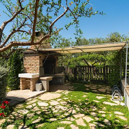 Holiday home Cozy In With Outdoor Swimming Pool